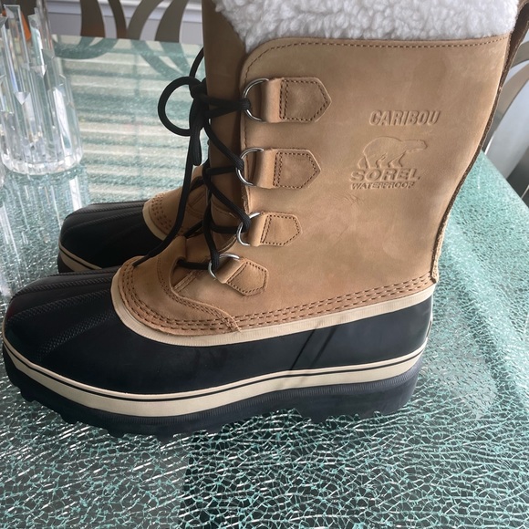 Sorel boots size 11.5 - Picture 7 of 8